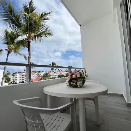 Vacation Suites With Rooftop Pool, Beach Club, Spa, Restaurants - Playa Los Corales